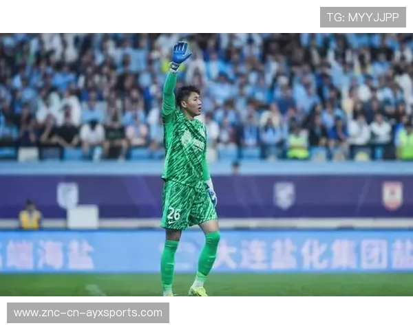 大连英博王禹中场控制节奏传球精确